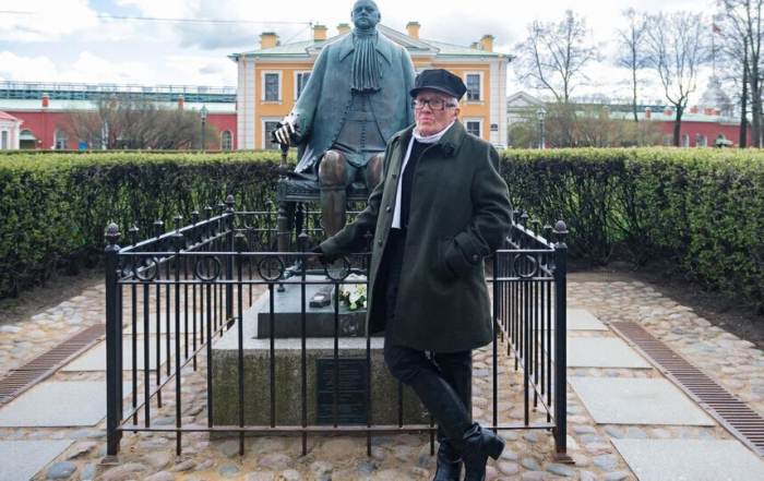 Михаил Шемякин поздравил памятник Петру I с юбилеем