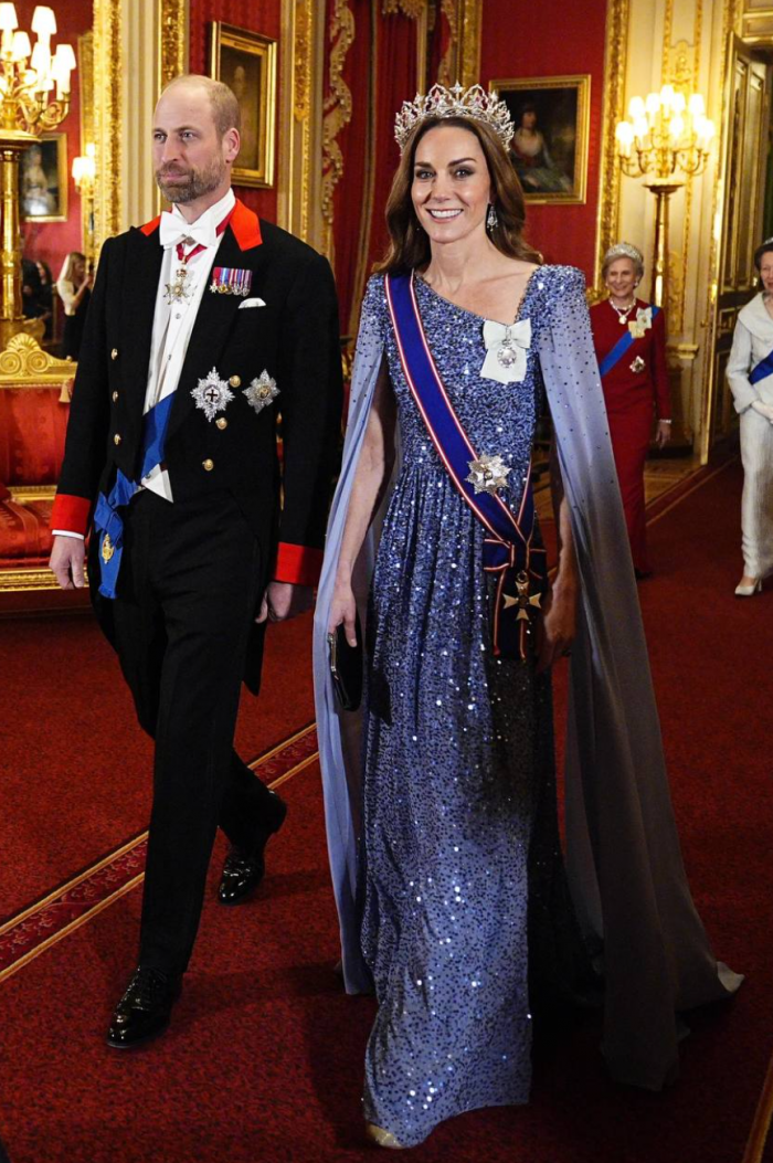 В сверкающем платье и тиаре с 2600 бриллиантов: Кейт Миддлтон и принц Уильям на банкете в Виндзоре