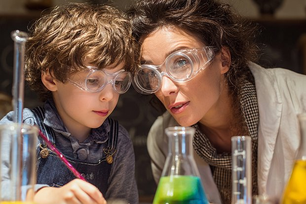 Как интересно провести новогодние каникулы с ребенком: топ-35 идей, чем заняться зимой на улице и дома