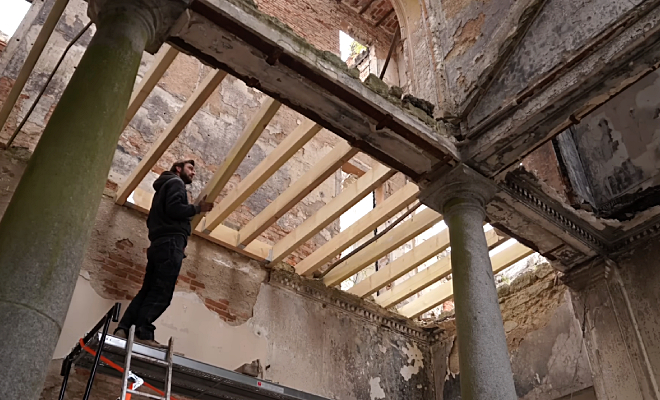 Купил развалины в лесу - друзья посмеивались над чудаком