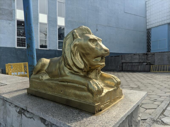 Что за лев этот тигр? Где в Барнауле притаились скульптуры царя зверей