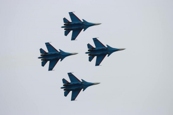 Рев моторов и искры в небе. "Русские витязи" показали грандиозное авиашоу над Обью