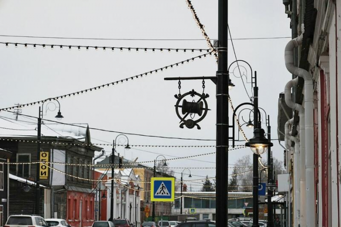 Барнаул сияет: на улице Льва Толстого завершается монтаж светового потолка