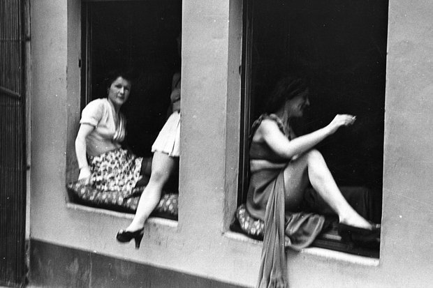 «Ловили звуки и слова» Нацисты превратили работниц борделя в агентов. Как элитный «Салон Китти» стал центром шпионажа?