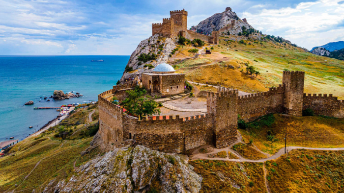 5 самых живописных крепостей России