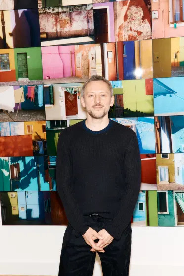 Константин Эрнст, Ольга Свиблова, Мария Миногарова с мужем и сын Анны Михалковой на открытии выставки в Москве