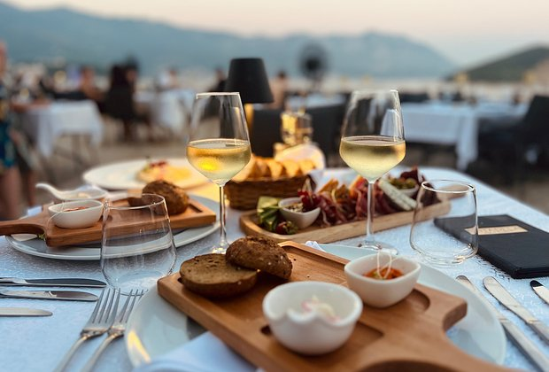 Отдых в Черногории в 2026 году: как добраться, где остановиться, что посмотреть, цены