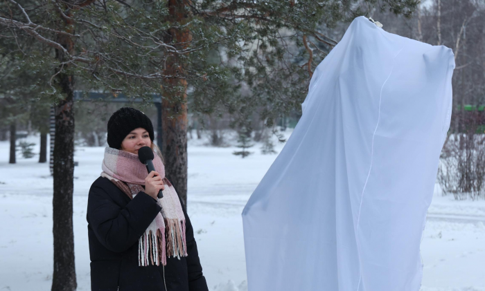 В Архангельске торжественно открыли скульптуру Робинзона Крузо