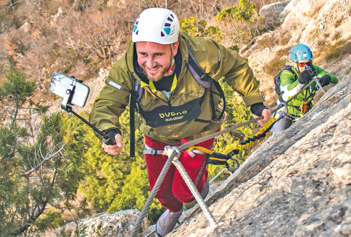 Крымский тревел-блогер - о смертельно опасном походе, просьбах "это не снимать" и секрете популярности в Сети