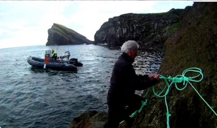 Где находится самый загадочный одинокий дом на острове и кто в нём живёт