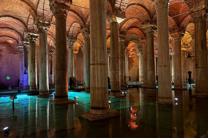 Постучись в его дверь. Как провести незабываемые выходные в турецком городе, который заменил россиянам Париж и Дубай