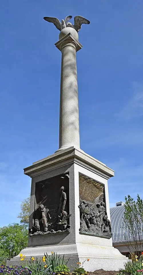 Два памятника… чайкам!