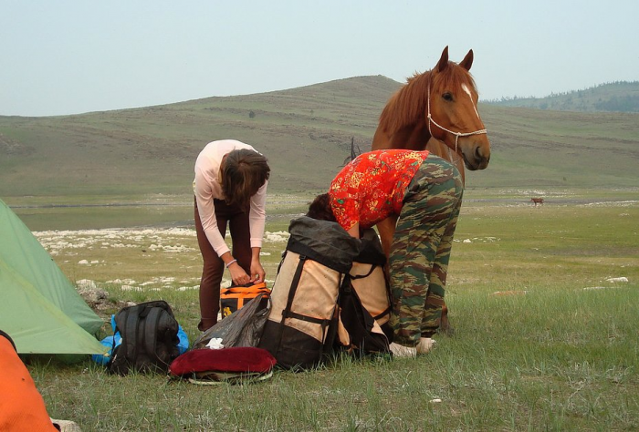 «Закрой глаза и держись за седло» Россиянка преодолела верхом на коне самые труднодоступные маршруты России. Как ей это удалось?