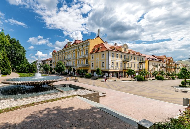 Курорты Чехии остались без туристов из России. Знаменитые Карловы Вары в кризисе, ведь европейцы тратят деньги совсем по-другому