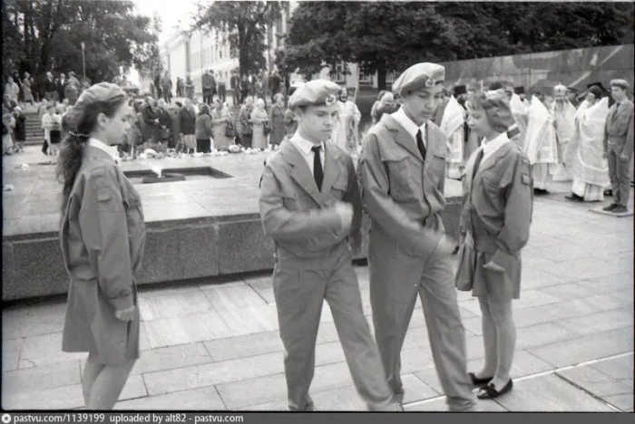 Вечный огонь. Как неугасающее пламя стало символом памяти о Великой Отечественной войне