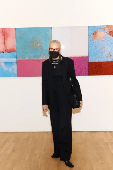 Константин Эрнст, Ольга Свиблова, Мария Миногарова с мужем и сын Анны Михалковой на открытии выставки в Москве