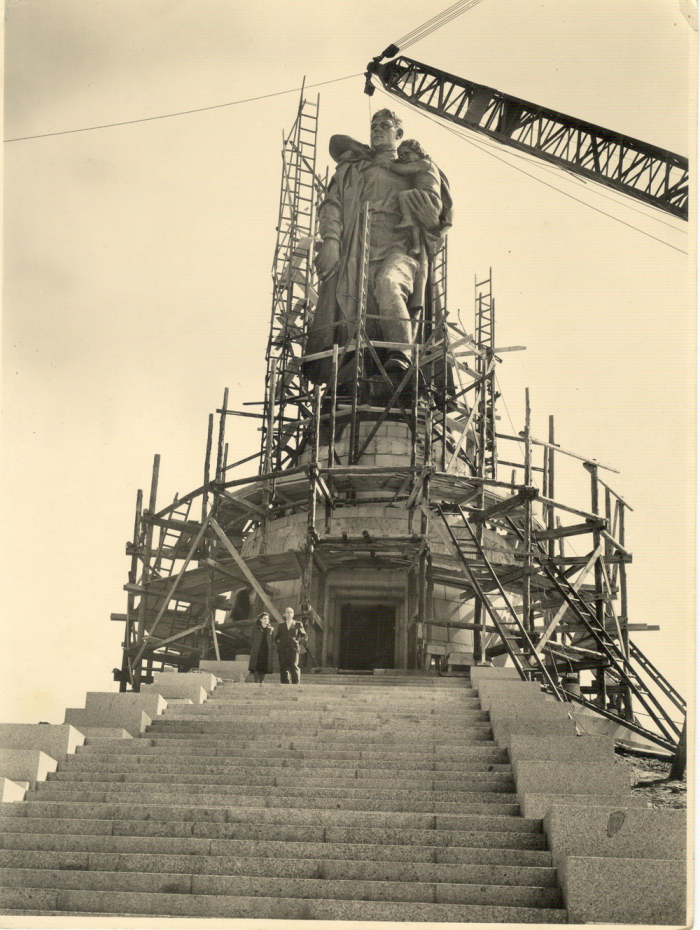 Воин-освободитель. Как в Трептов-парке появился главный памятник победе над фашизмом