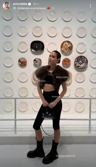 Курс на Восток: Ксения Собчак, Полина Киценко и Аврора Киба проводят время в Китае, а девушка Павла Дурова посетила Токио