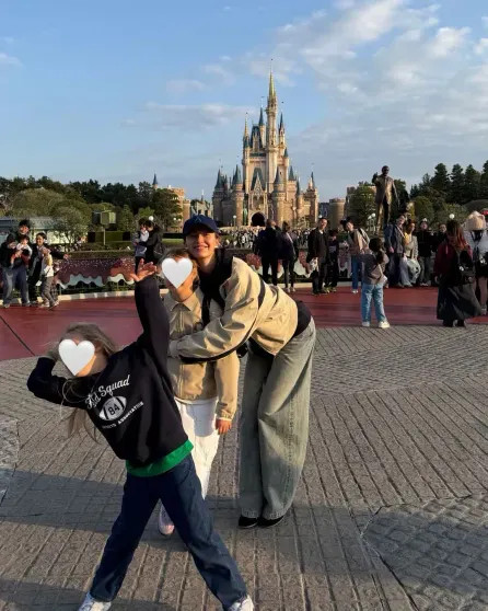 Круизы, бикини и выставки: где и как отдыхают Ксения Собчак, Кристина Романова с детьми, Виктория Лопырёва, Екатерина Климова и жена миллионера Инесса Шевчук