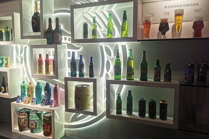 Россияне массово устремились в Китай на Новый год. Там их ждет «пивозаправка», улица роботов и родина Конфуция