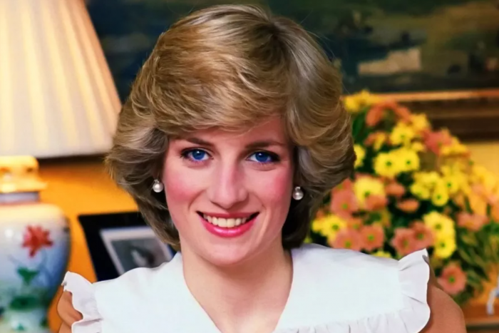 Принц Уильям опубликовал редкое фото с принцессой Дианой в День матери