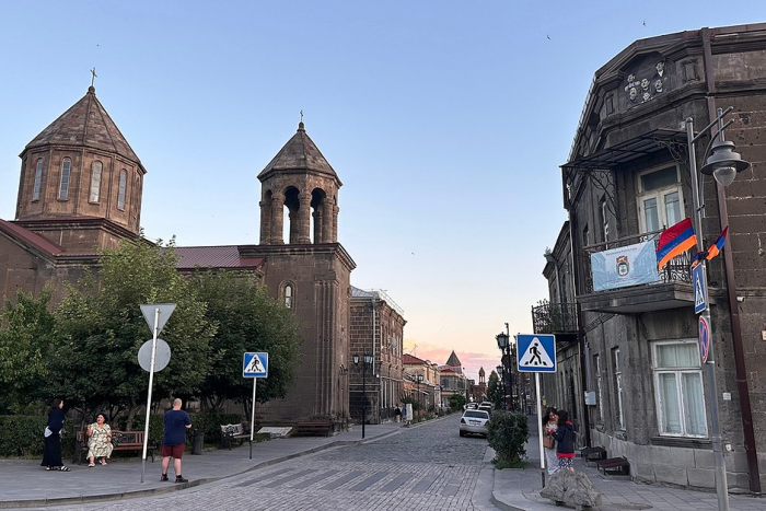 Старше Рима и дружелюбнее мегаполисов. Что притягивает туристов в Ереван и чем там заняться?