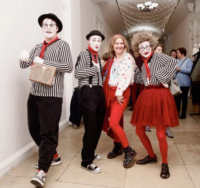 Весенний променад: Французская ярмарка у Остермана