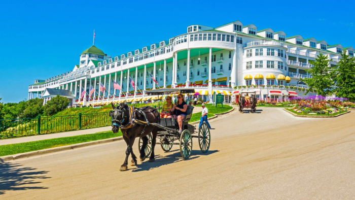 Пешком, на лодке или на осле: 9 мест, где нельзя ездить на машине