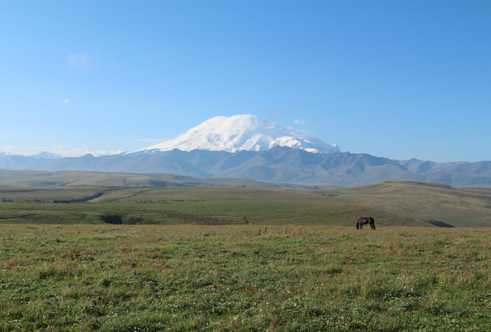 «Закрой глаза и держись за седло» Россиянка преодолела верхом на коне самые труднодоступные маршруты России. Как ей это удалось?