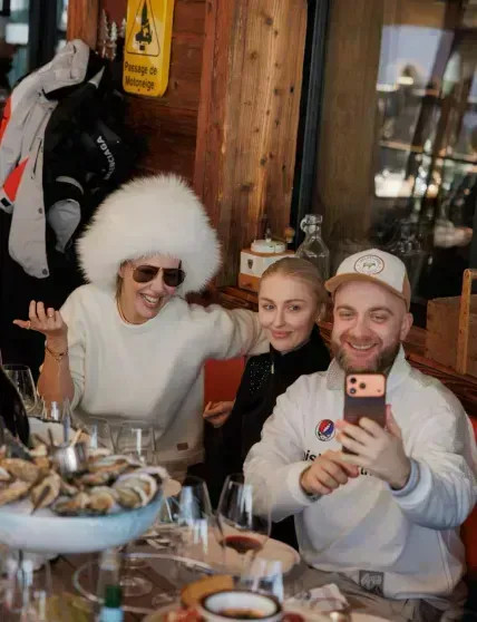 В Куршевеле сгорел отель с бутиком "Рандеву", где прошла скандальная вечеринка с российскими звёздами