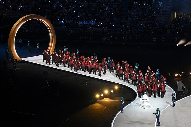 Танцующие кофеварки, декольте Марайи Кэри и путешествие во времени. Самые яркие кадры церемонии открытия зимней Олимпиады-2026