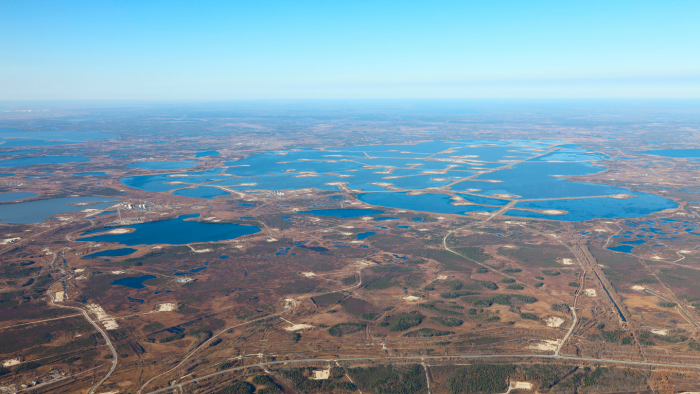 Почему нефть называют черным золотом: 7 интересных фактов