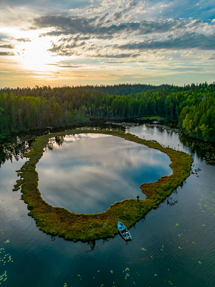 Эти озера Соловецких островов буквально находятся внутри другого озера