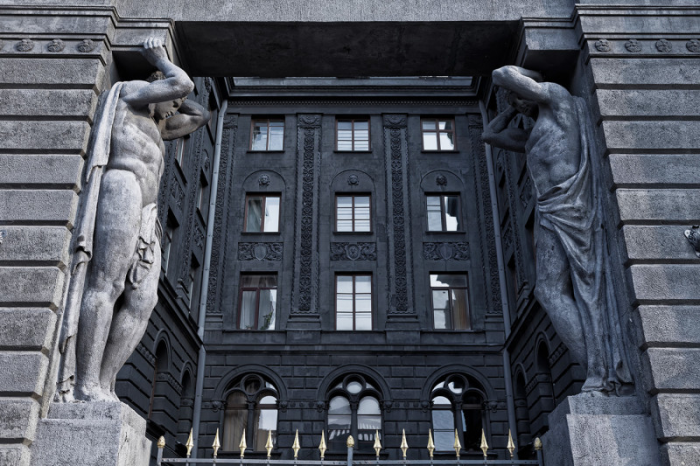 В чём заключаются тайны атласов Санкт-Петербурга?