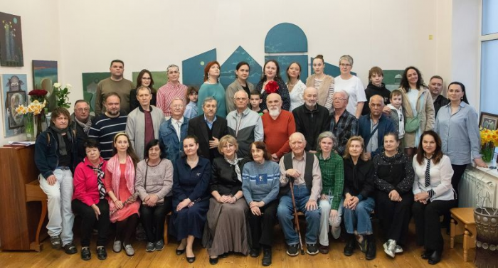 В Краснодаре в галерее «Сантал» открылась необычная выставка: посвящение другу и меценату