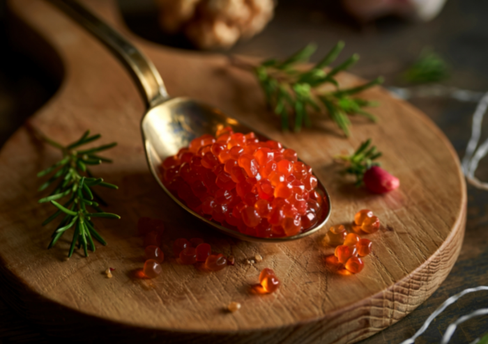 Россиянам раскрыли признаки некачественной красной икры