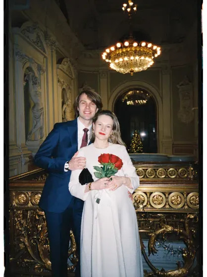 Художница Маша Янковская показала новые фото со свадьбы с возлюбленным, от которого ждёт ребёнка