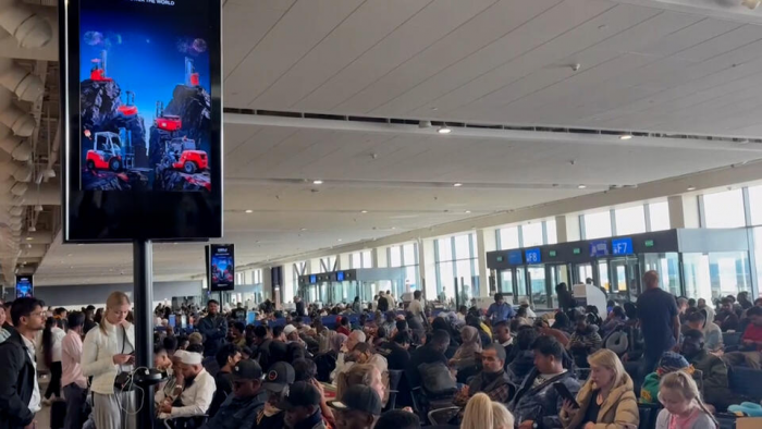 Туристы застряли на Ближнем Востоке после закрытия воздушного пространства