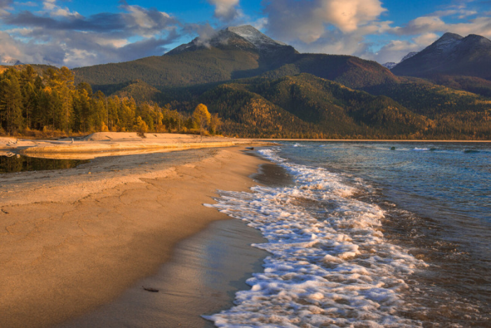 Удивительный природный заповедник Баргузин на озере Байкал