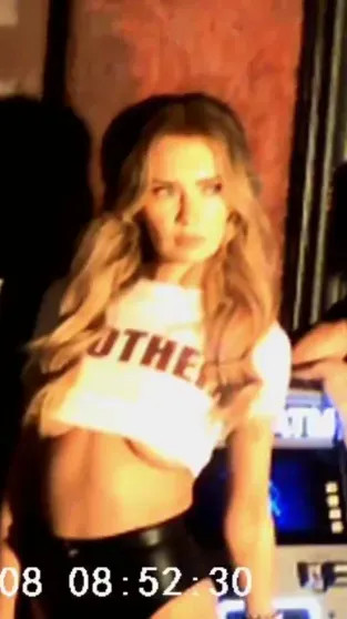 "Русская мошенница" Анна Делви снялась для ... в образе доминатрикс