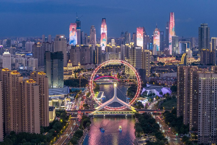 Россияне массово устремились в Китай на Новый год. Там их ждет «пивозаправка», улица роботов и родина Конфуция