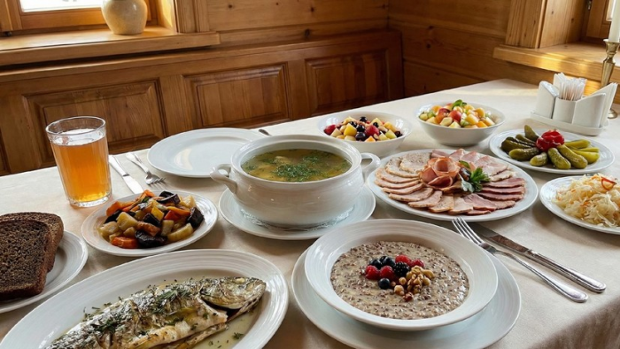 Вкусный детокс и лёгкие блюда: как провести новогодние каникулы с пользой для пищеварения