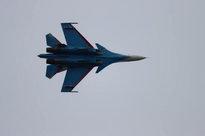 Рев моторов и искры в небе. "Русские витязи" показали грандиозное авиашоу над Обью