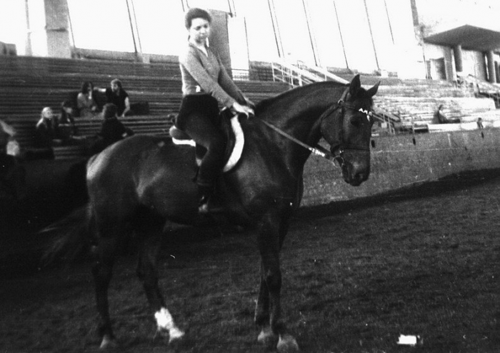 «Закрой глаза и держись за седло» Россиянка преодолела верхом на коне самые труднодоступные маршруты России. Как ей это удалось?