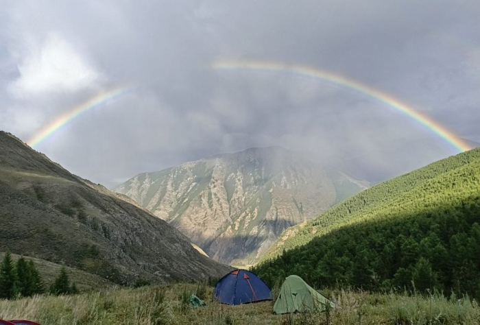 «Закрой глаза и держись за седло» Россиянка преодолела верхом на коне самые труднодоступные маршруты России. Как ей это удалось?