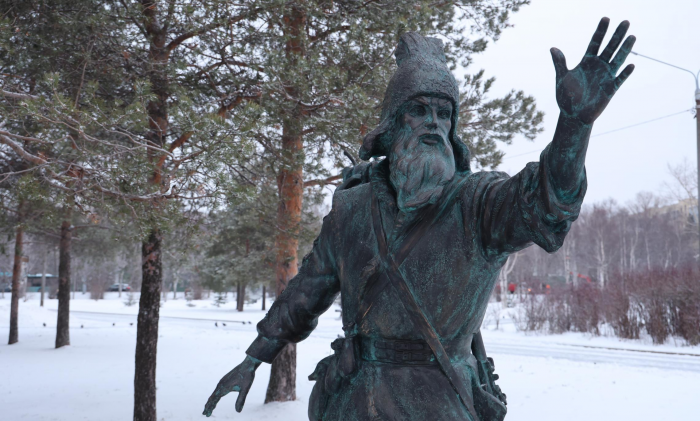 В Архангельске торжественно открыли скульптуру Робинзона Крузо