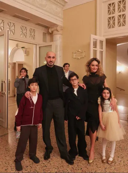 Саша Новикова и Федук с дочерью, Агата Муцениеце и Пётр Дранга, Антон и Елена Пинские, Карина Нигай и все-все смотрят "Щелкунчик" в Большом театре