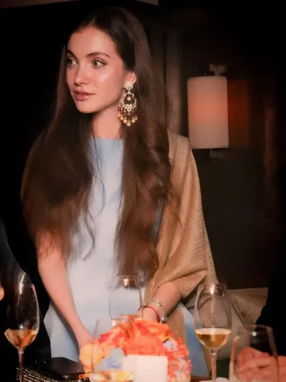 Курс на Восток: Ксения Собчак, Полина Киценко и Аврора Киба проводят время в Китае, а девушка Павла Дурова посетила Токио