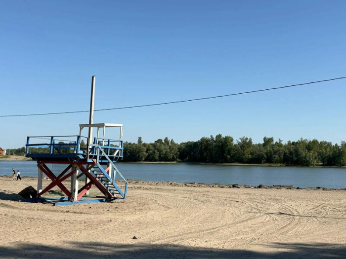 Городской пляж на острове Помазкин в Барнауле готовят к открытию