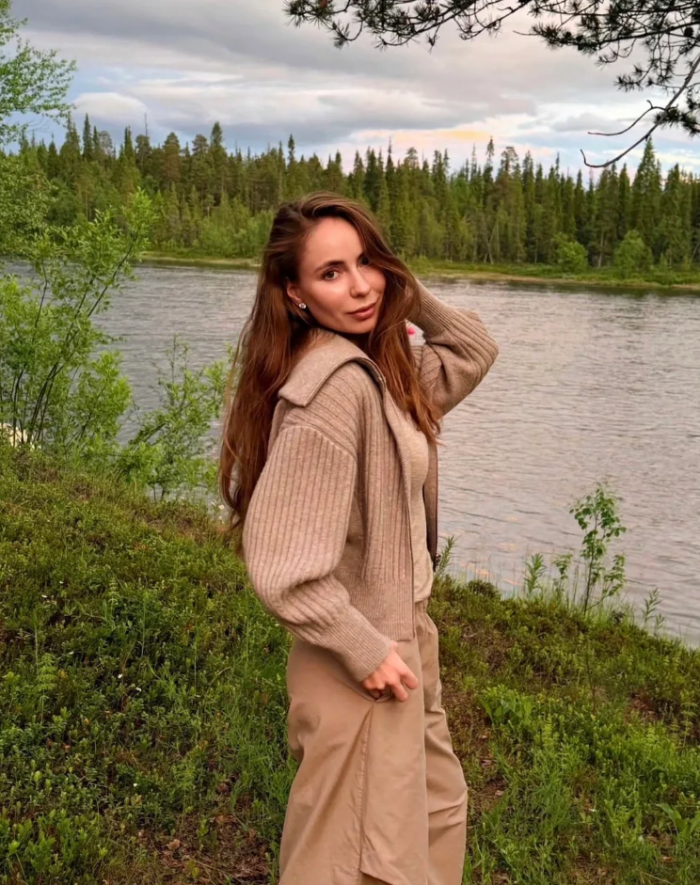 Семейная рыбалка и морские деликатесы на ужин: Татьяна Навка показала, как провела отпуск с мужем и дочками в Мурманске